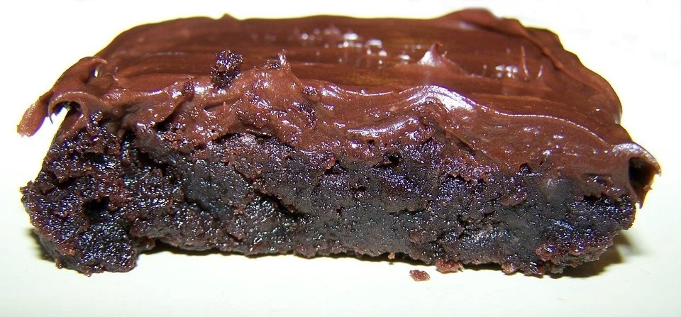 A pan of freshly baked brownies